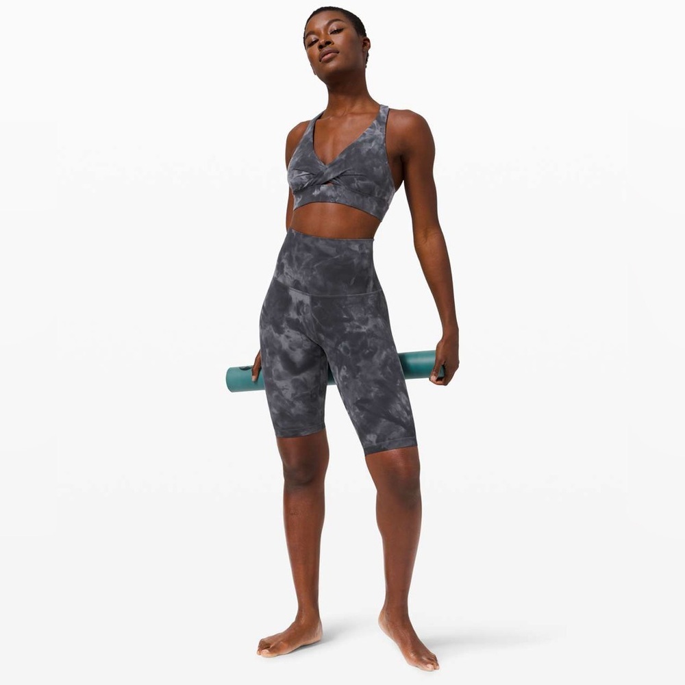 Lululemon Align Super High Rise Short *10"
Diamond Dye Pitch Grey Graphite Grey